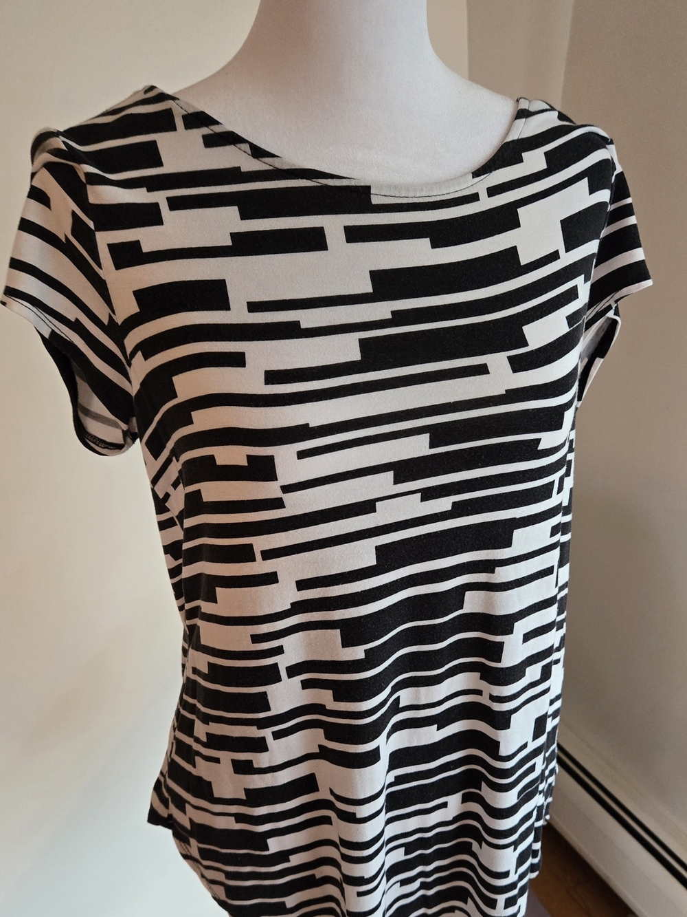 Alfani Black and White Geometric Short-Sleeve Tee Size Small